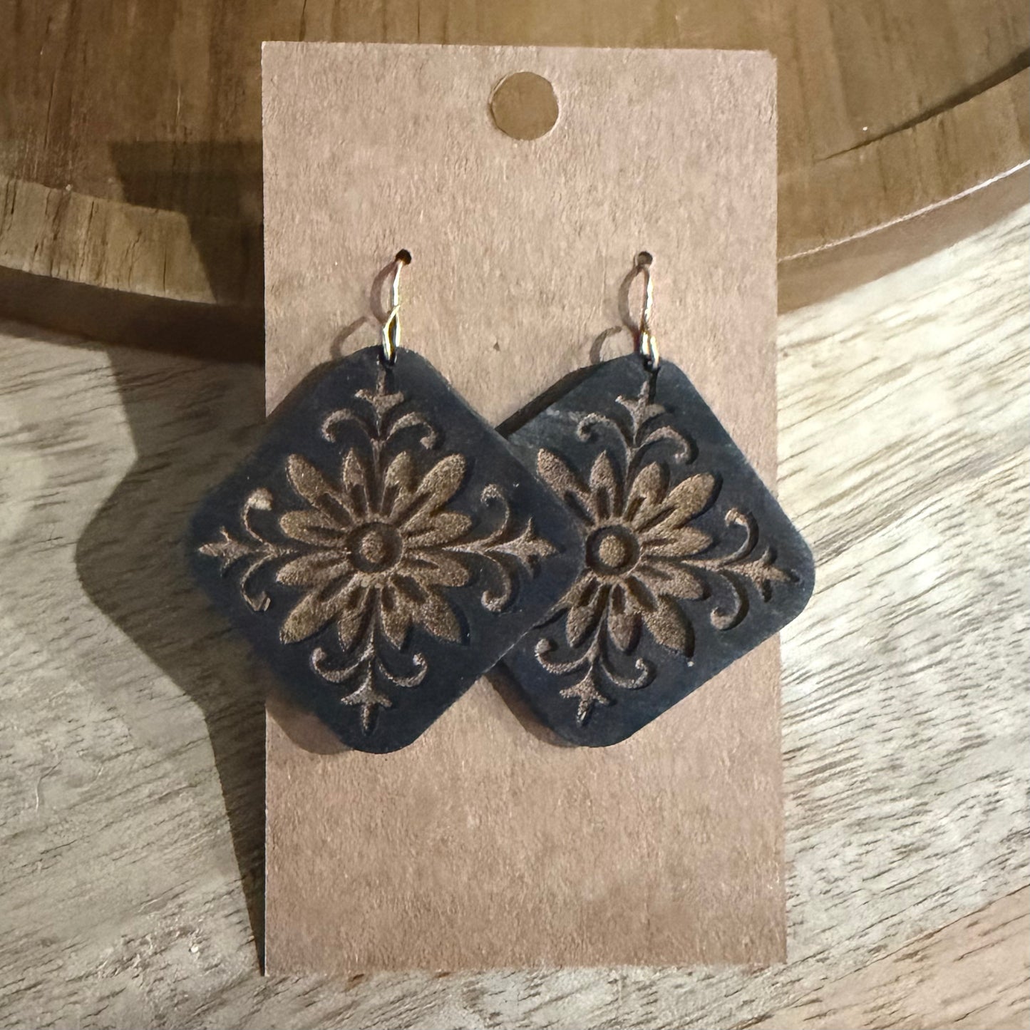 Wood Square Engrave - Black